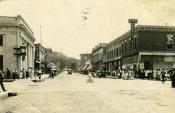 Black and white, intersection of Central and Court Streets. Arbegust photo collection