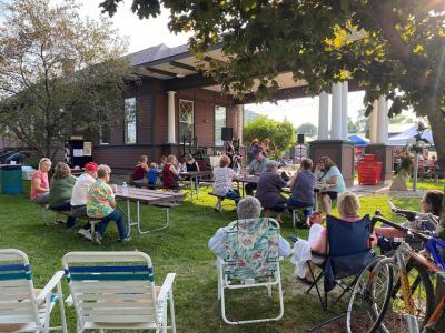 Band, people relaxing and listening to music at the Richland Area Visitor's Center